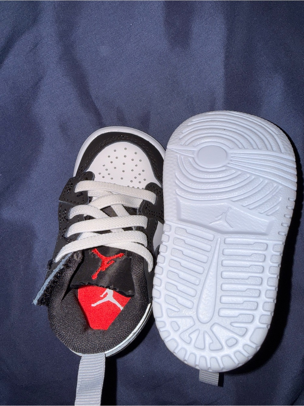 Nike Velcro Sneakers. BEST OFFER!!! - Picture 3 of 5